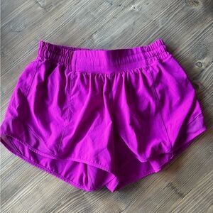 Lululemon hotty hot - 4inch - size 6
